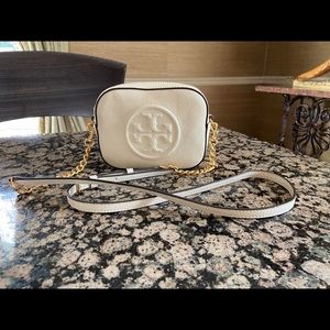 Tory Burch Bombé Logo Round Crossbody Ba